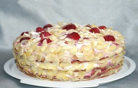 Бабусині страви: "Малиново-персиковий бісквітний торт"