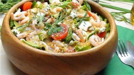 Бабусині страви: "Зелений салат з креветками і голубим сиром"