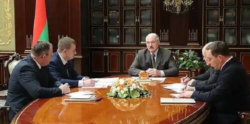 Кочерыжка и Лукашенко. Маневренность без маневров
