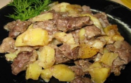 Бабусині страви: "Тушкована свиняча печінка з картоплею в мультиварці"