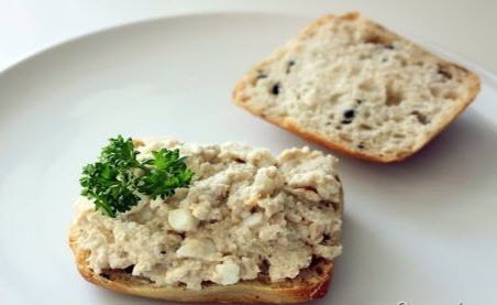 Бабусині страви: "Ікра з хліба і часнику"
