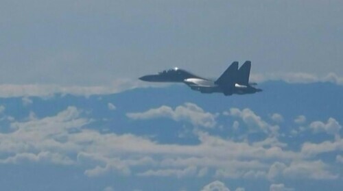 Тайвань заявляє, що китайські бойові літаки та кораблі проводять тренування нападу