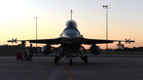 CША разрешили передать Украине истребители F-16