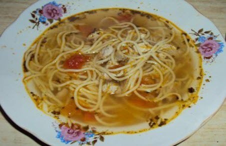 Бабусині страви: "Помідорний суп з куркою та макаронами"