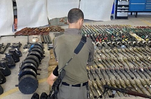 "В Израиле, показали горы оружия, которое было у террористов ХАМАСа" - Андрей Капустин 