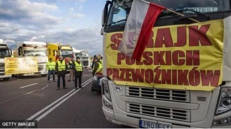 Україна знайшла спосіб обійти блокаду вантажівок у Польщі
