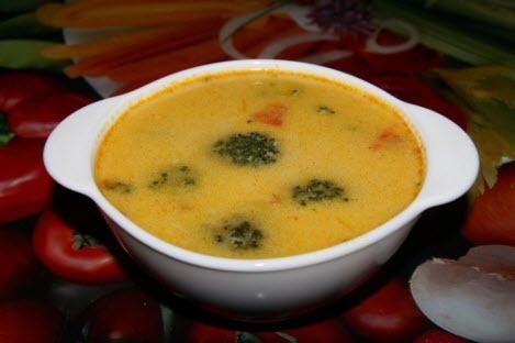 Бабусині страви: "Сирний суп-пюре з броколі"