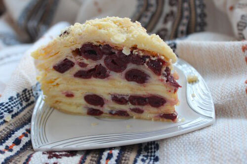 Бабусині страви: "Торт «Наполеон» з заварним кремом та вишнями"